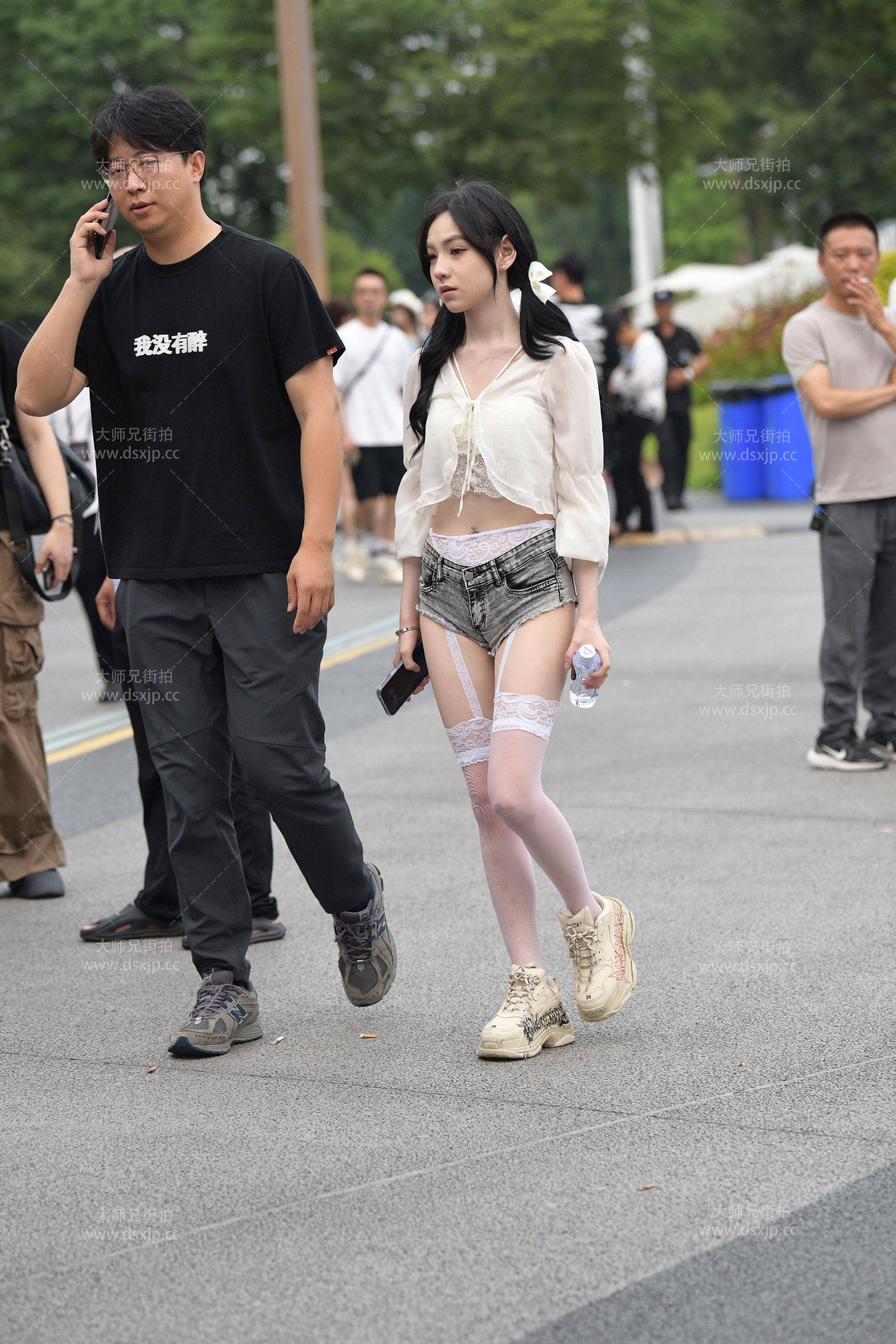 白丝长筒袜女友【春光乍泄】