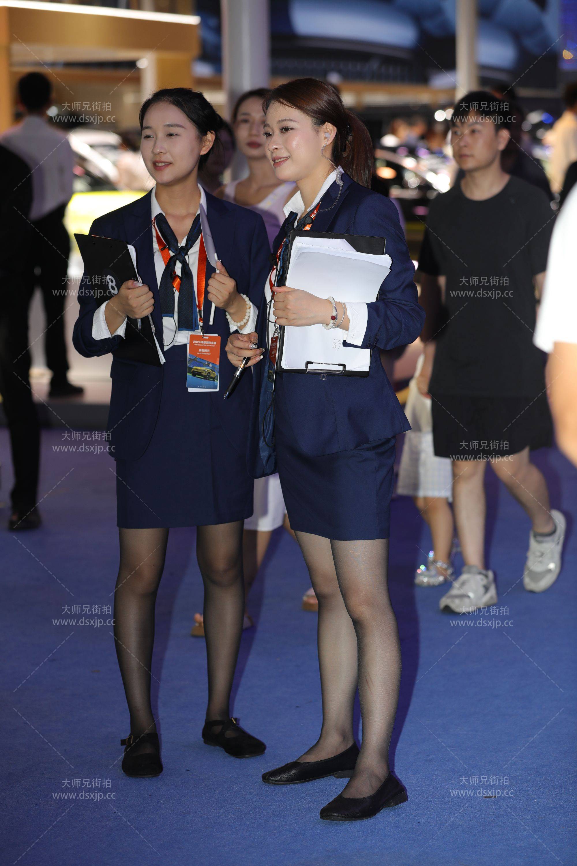 车展的制服黑丝可爱销售