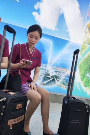 南航空乘端庄美丽下班丝i高跟