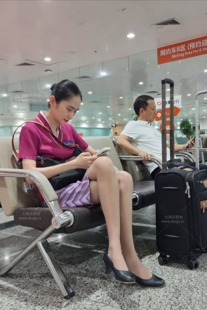 航站楼南航空姐肉丝大长腿