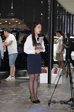 制服黑丝极品少妇美腿