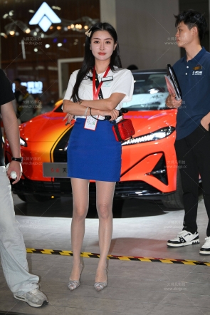 肉丝制服美腿少妇