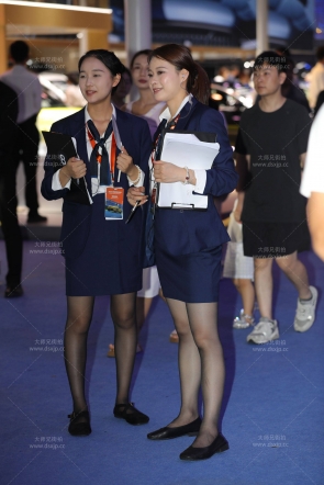 车展的制服黑丝可爱销售