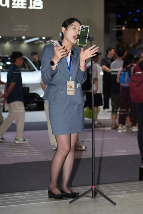 雷克萨斯的制服黑丝少妇主播