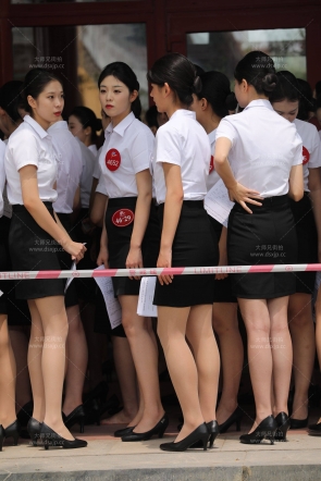 面试的准空姐们