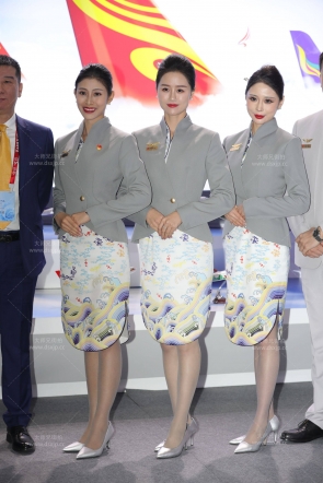 海航的灰丝制服